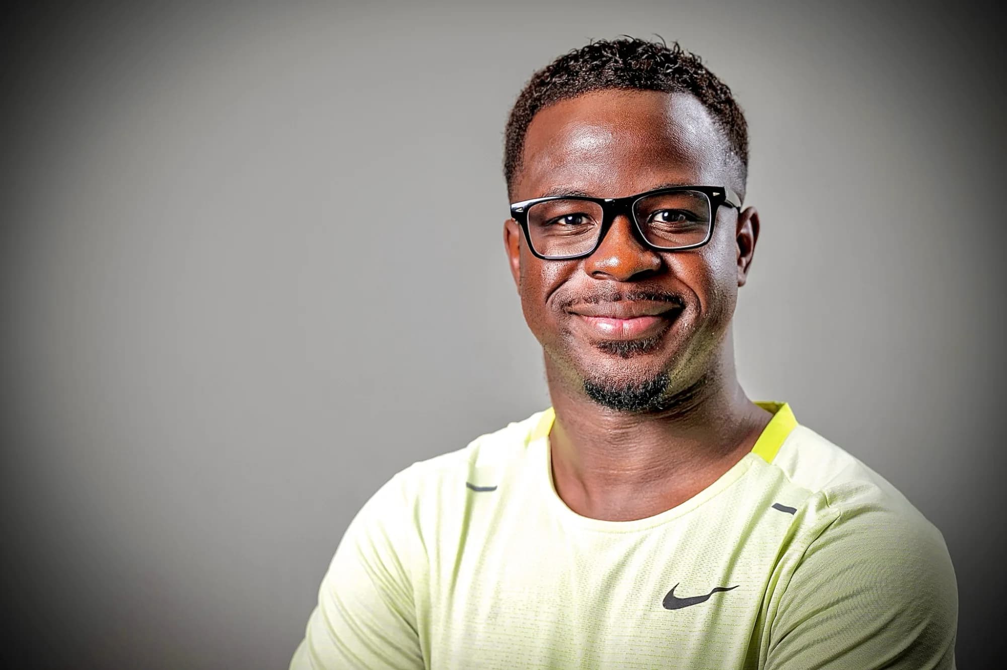 Jordan Atheba, fondateur d'ESFC International, portrait souriant